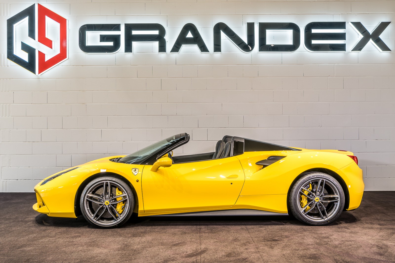 2018 Ferrari 488 Spider, 2/19