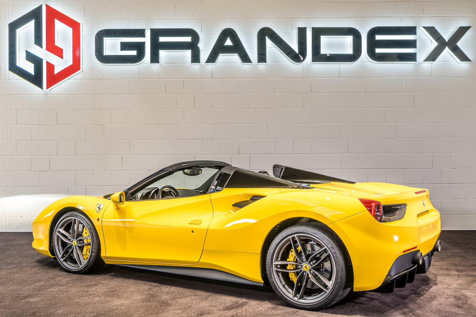 2018 Ferrari 488 Spider, 3/19