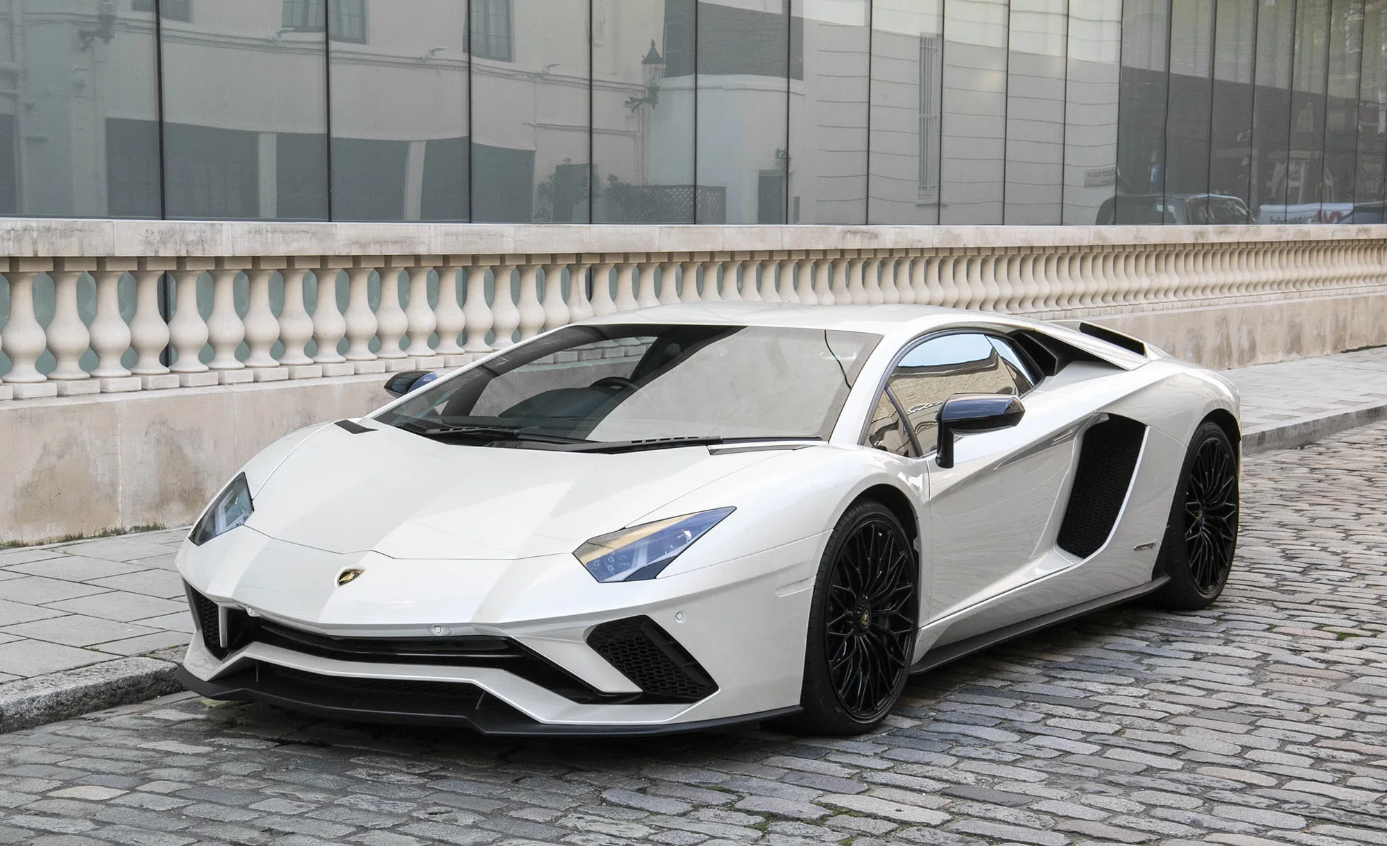 2017 Lamborghini Aventador S for sale, exterior, Pearl Balloon White