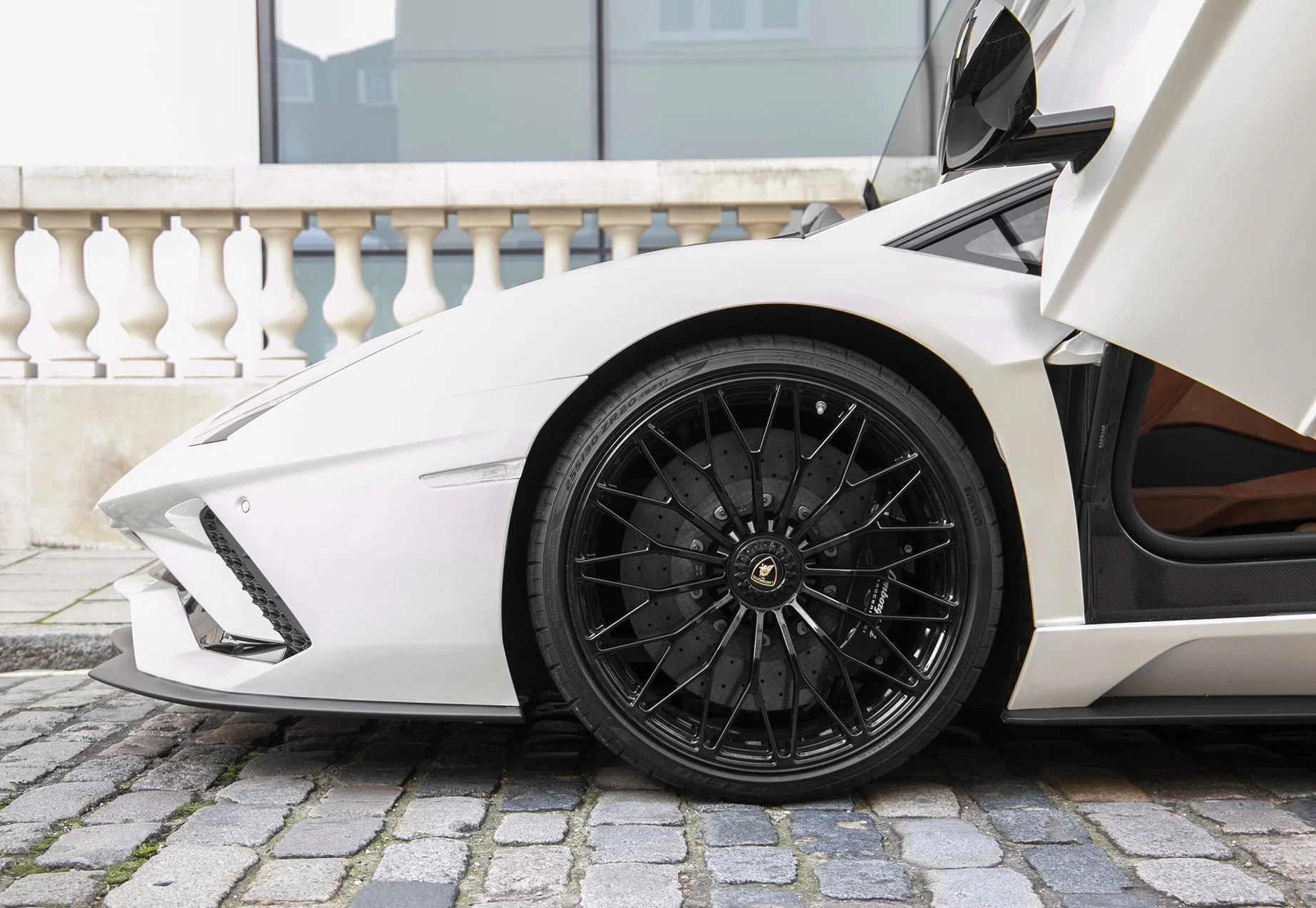 2017 Lamborghini Aventador S for sale, exterior, Pearl Balloon White