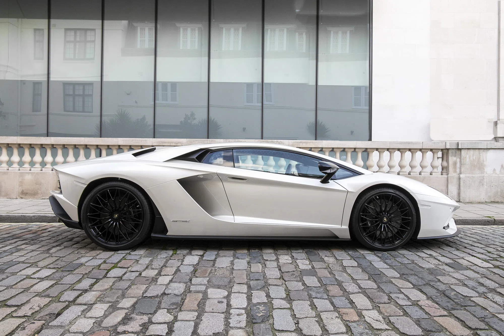 2017 Lamborghini Aventador S for sale, exterior, Pearl Balloon White