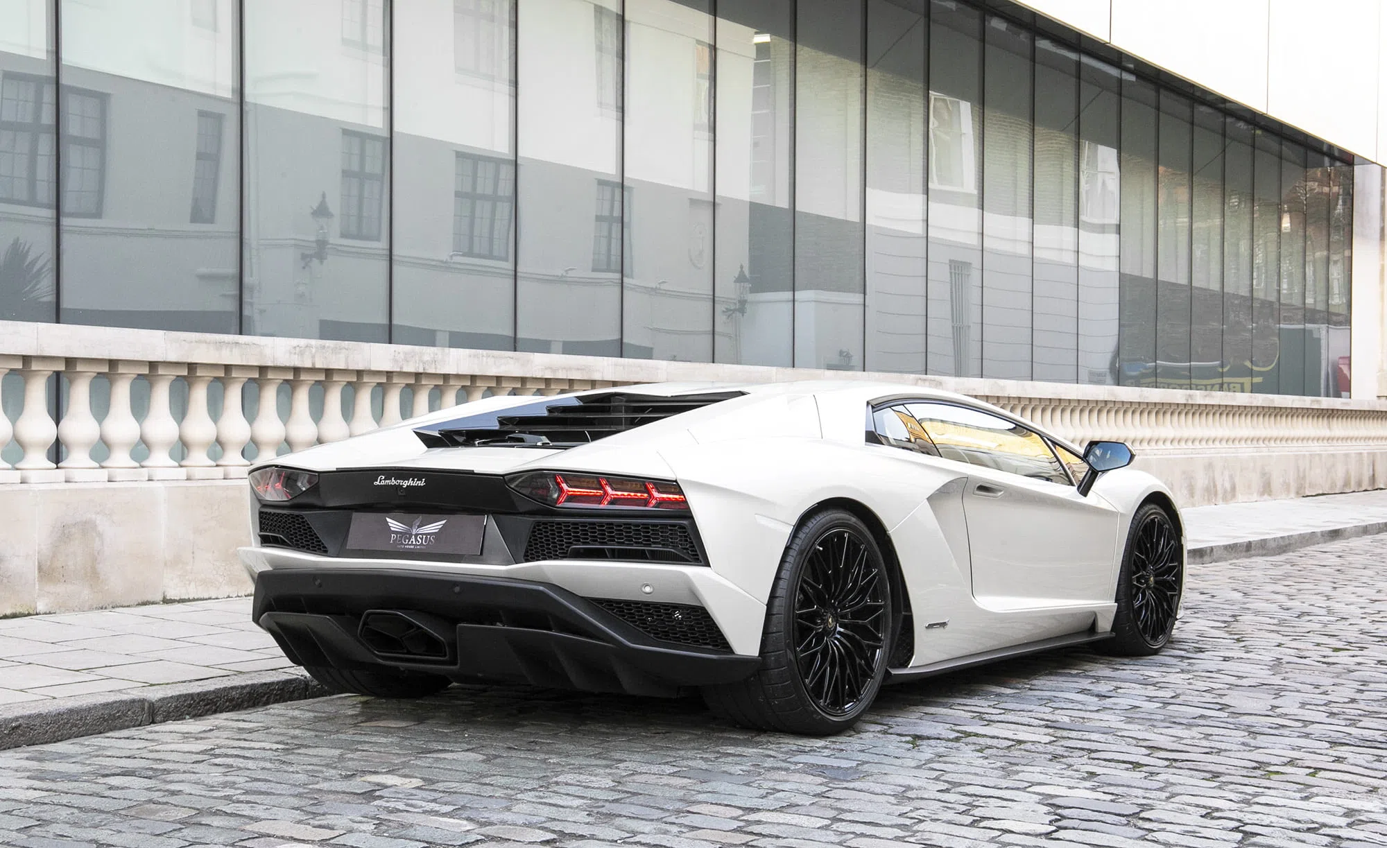 2017 Lamborghini Aventador S for sale, exterior, Pearl Balloon White