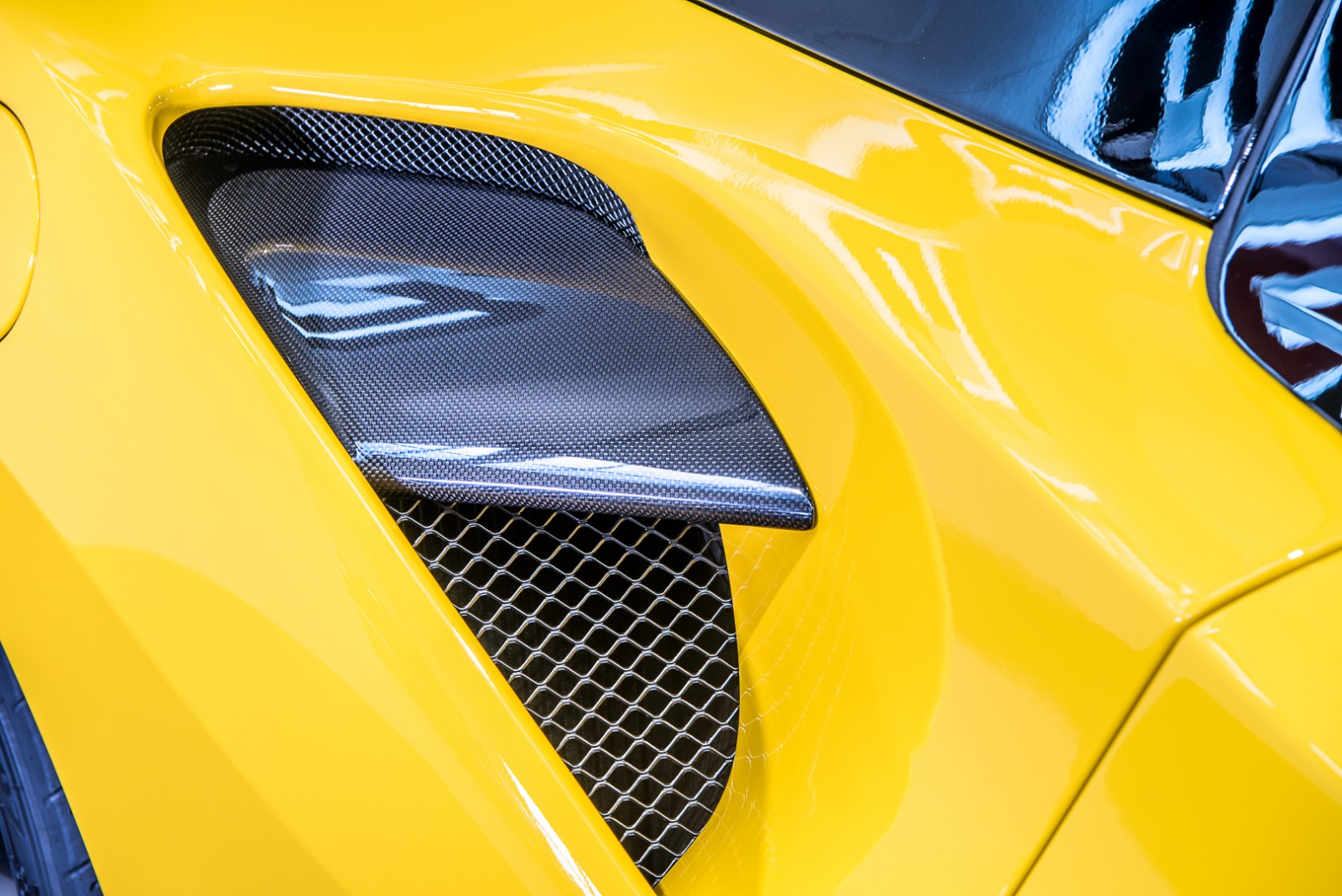 2018 Ferrari 488 Spider, 12/19