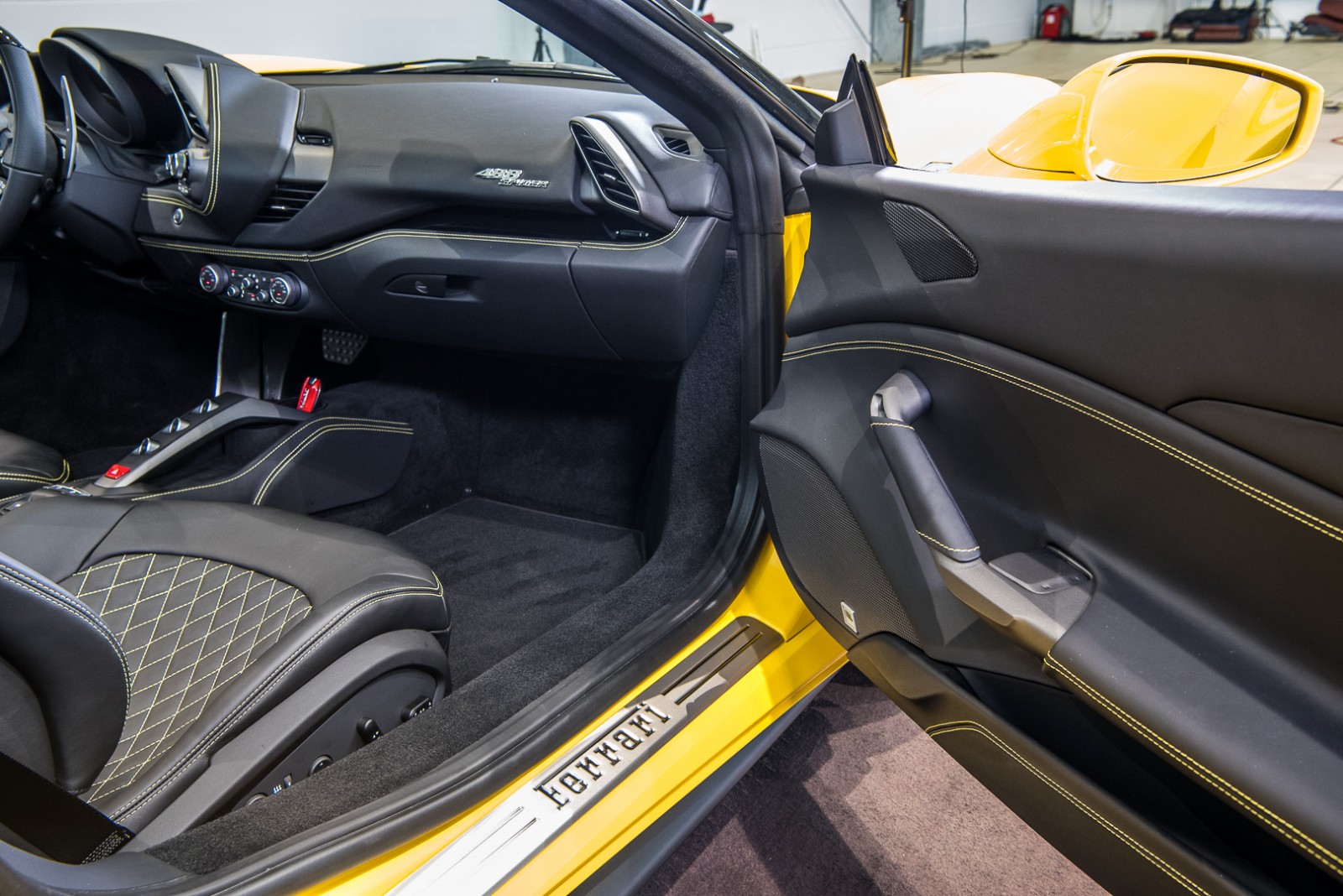 2018 Ferrari 488 Spider, 17/19