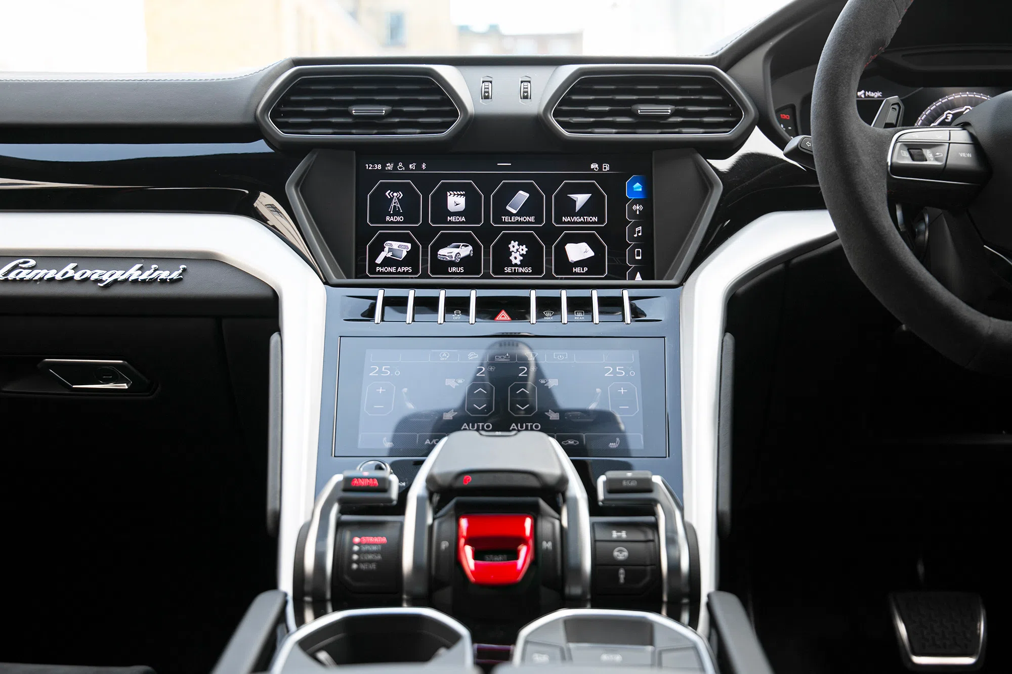 2018 Lamborghini Urus interior, Black