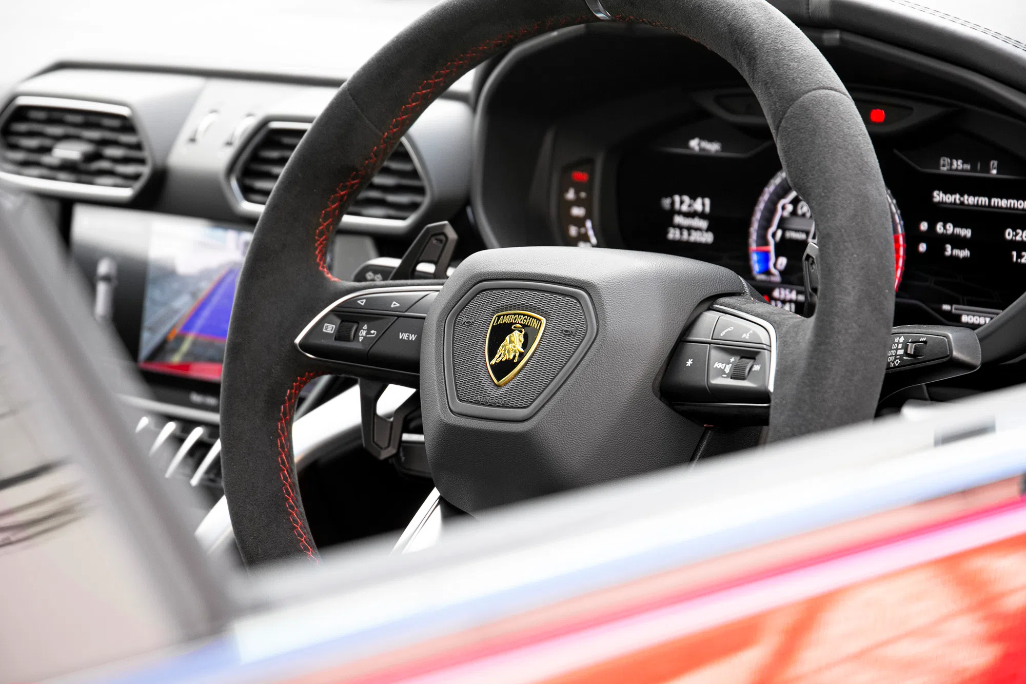 2018 Lamborghini Urus interior, steering wheel, Black