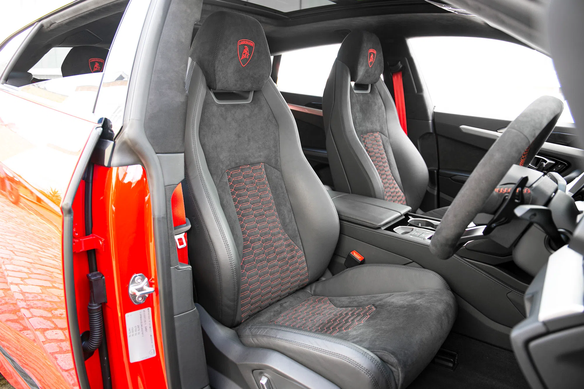2018 Lamborghini Urus interior, seats, Black