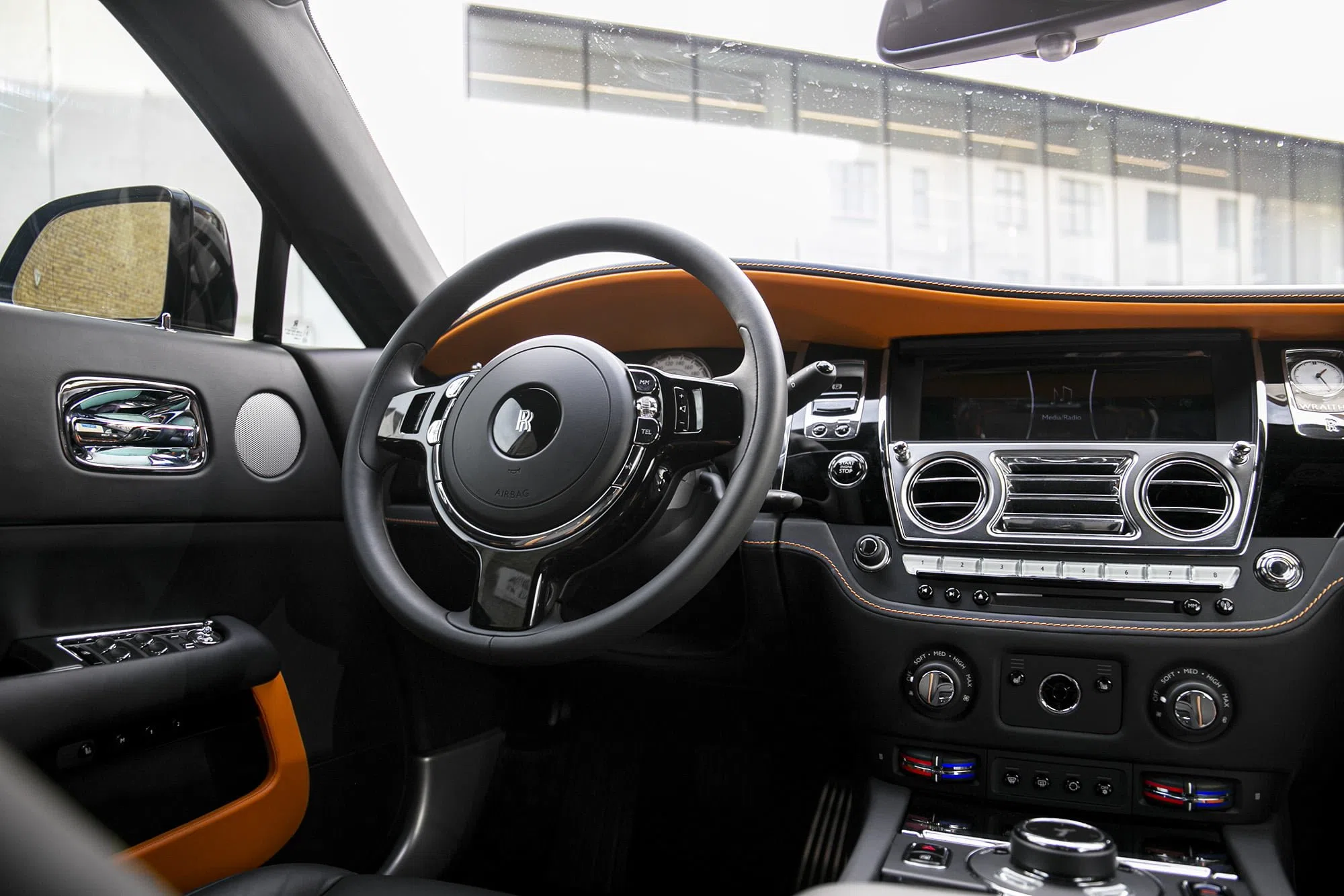 2020 Rolls-Royce Wraith Onyx interior, dashboard, Leather Black / Mandarin