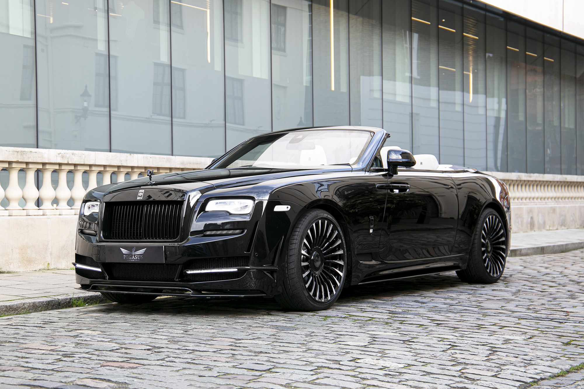 2019 Rolls-Royce Dawn Onyx, 6/20