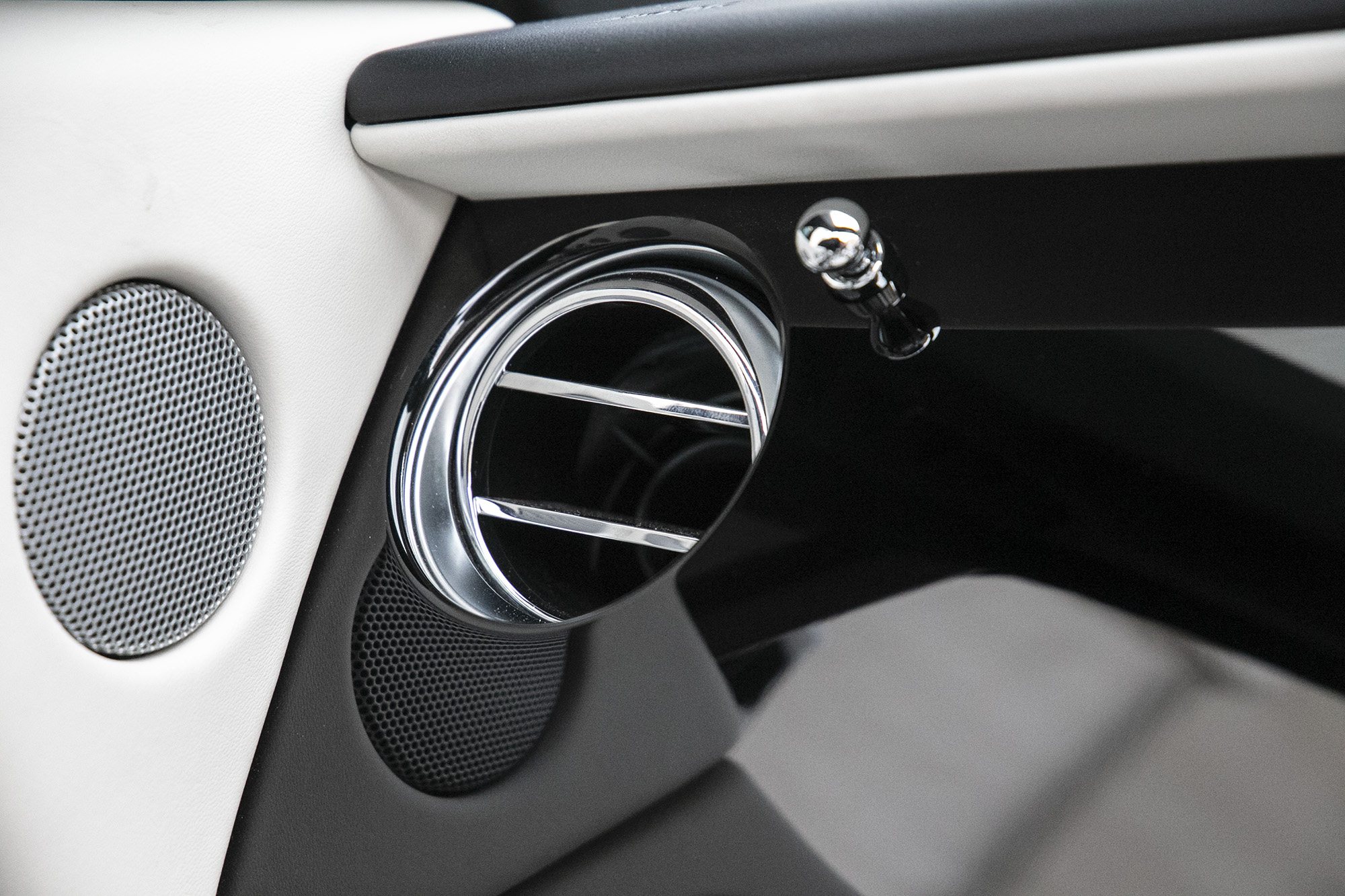 2019 Rolls-Royce Dawn Onyx, 13/20