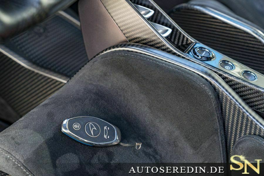 2020 McLaren Senna – 1 of 500, 19/20