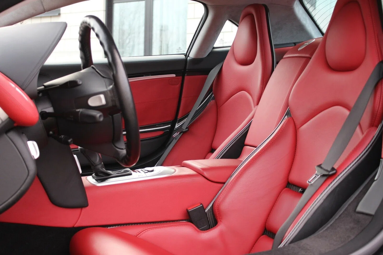 2019 Mercedes-Benz SLR McLaren Coupé interior, seats, Leather Red