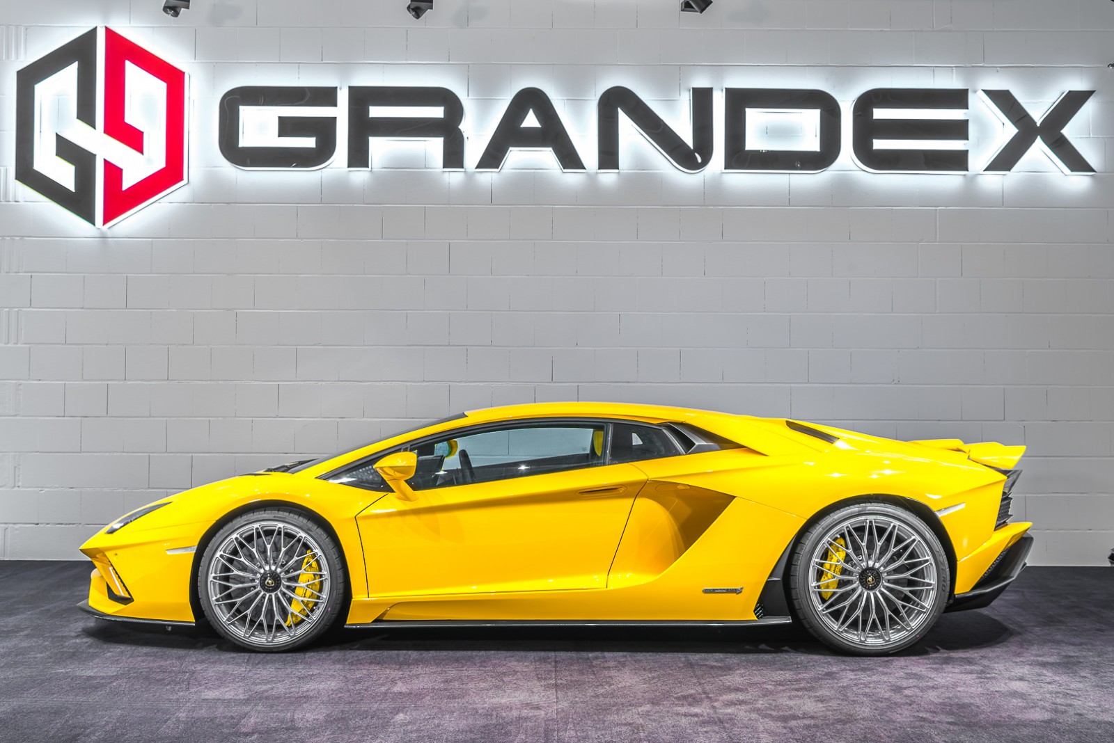 2018 Lamborghini Aventador S Coupe, 2/19