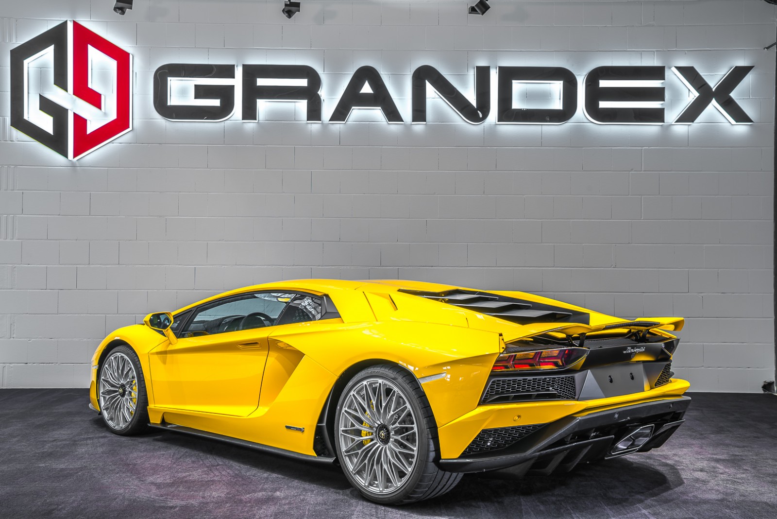 2018 Lamborghini Aventador S Coupe, 3/19
