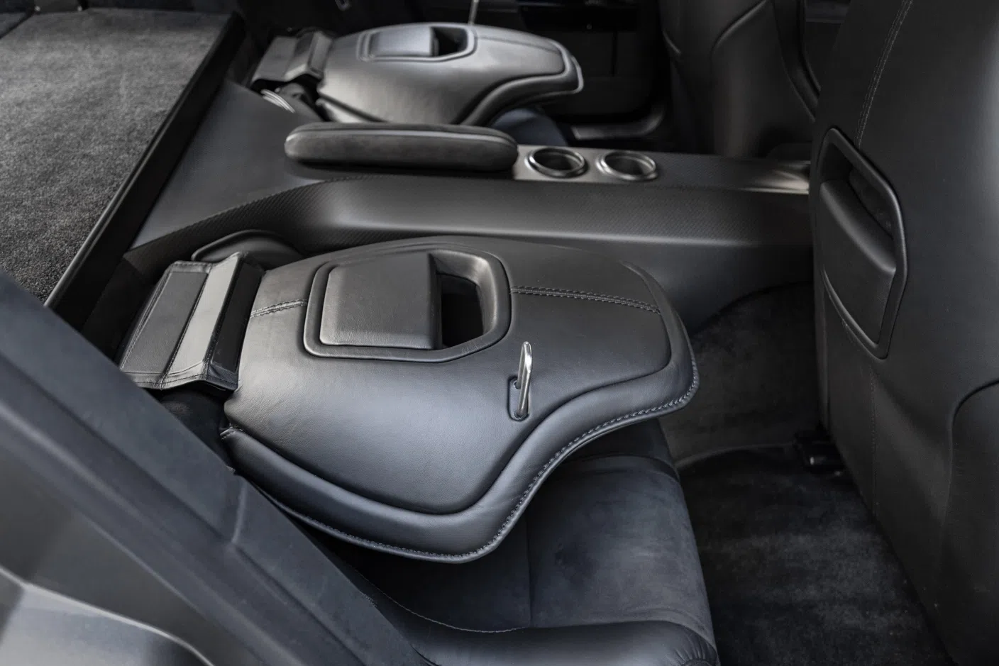 2019 Aston Martin Rapide AMR interior, seats, Cuir alcantara noir