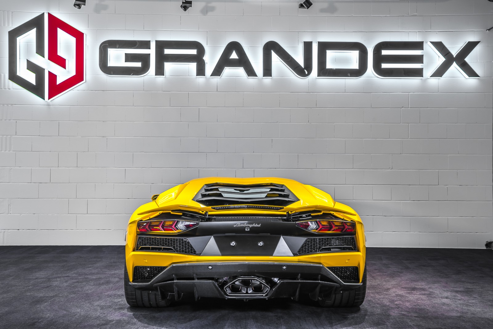 2018 Lamborghini Aventador S Coupe, 4/19