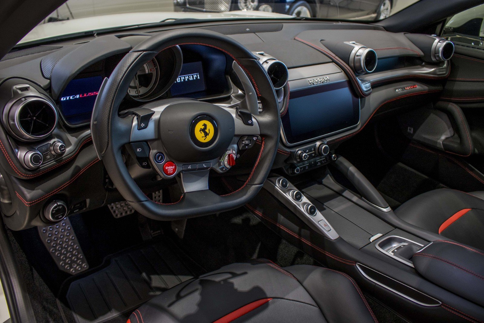 Ferrari GTC4Lusso, 2/16