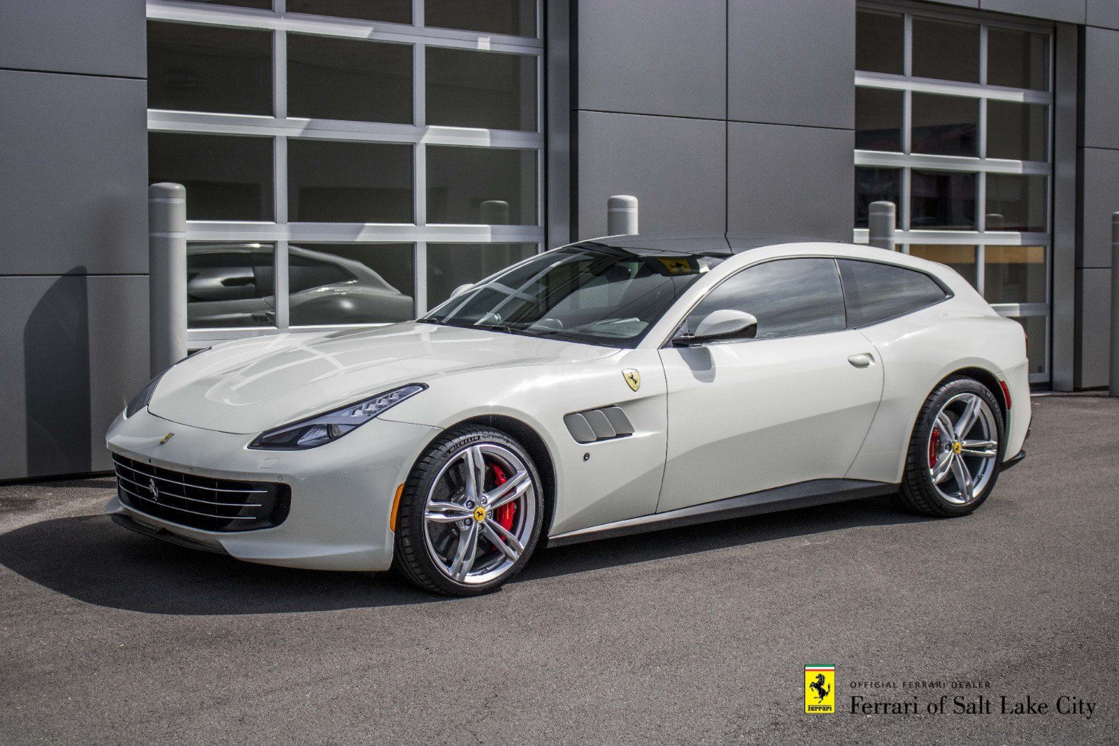 Ferrari GTC4Lusso, 8/16