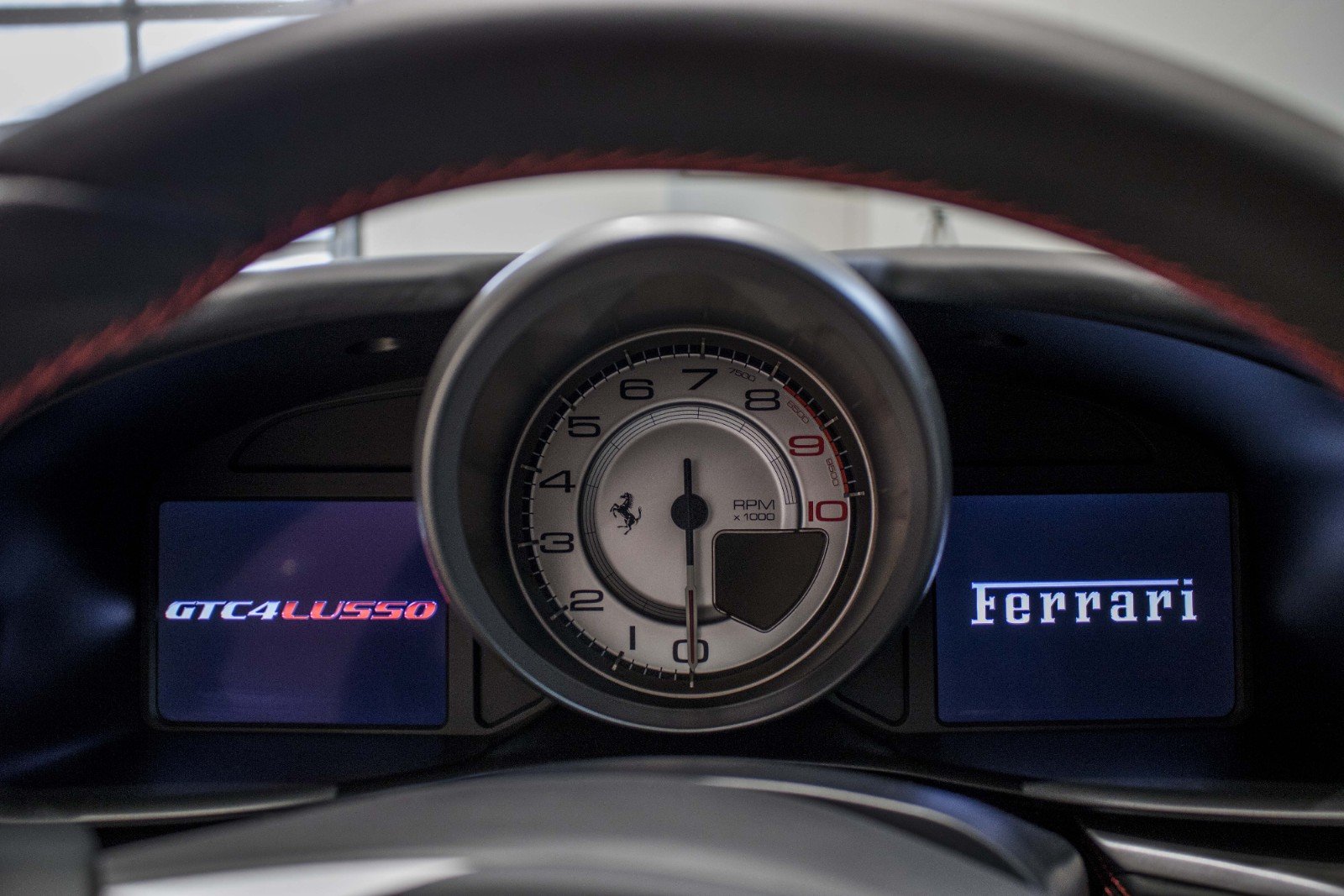Ferrari GTC4Lusso, 14/16
