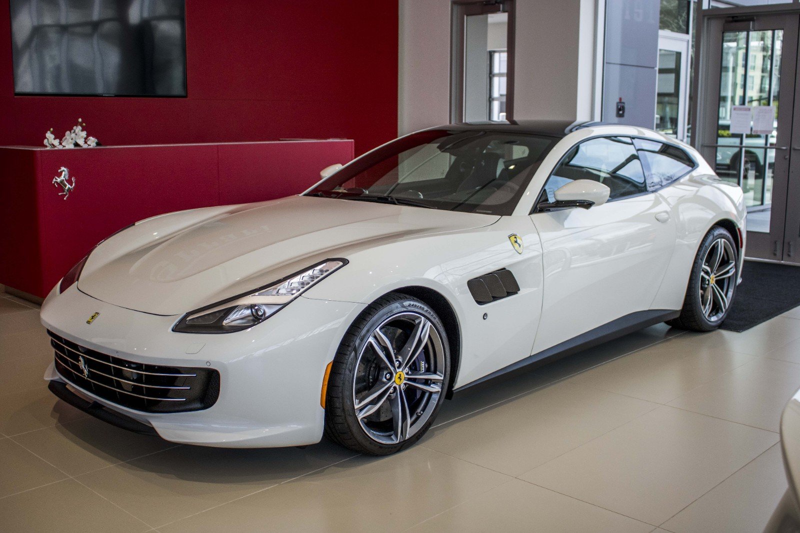 Ferrari GTC4Lusso V12