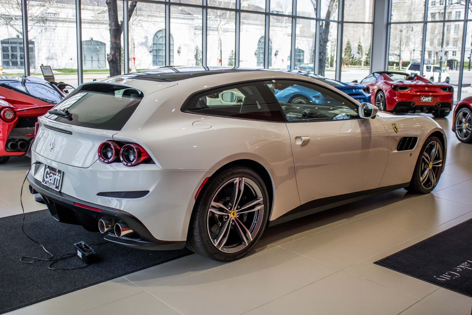 Ferrari GTC4Lusso V12, 2/17