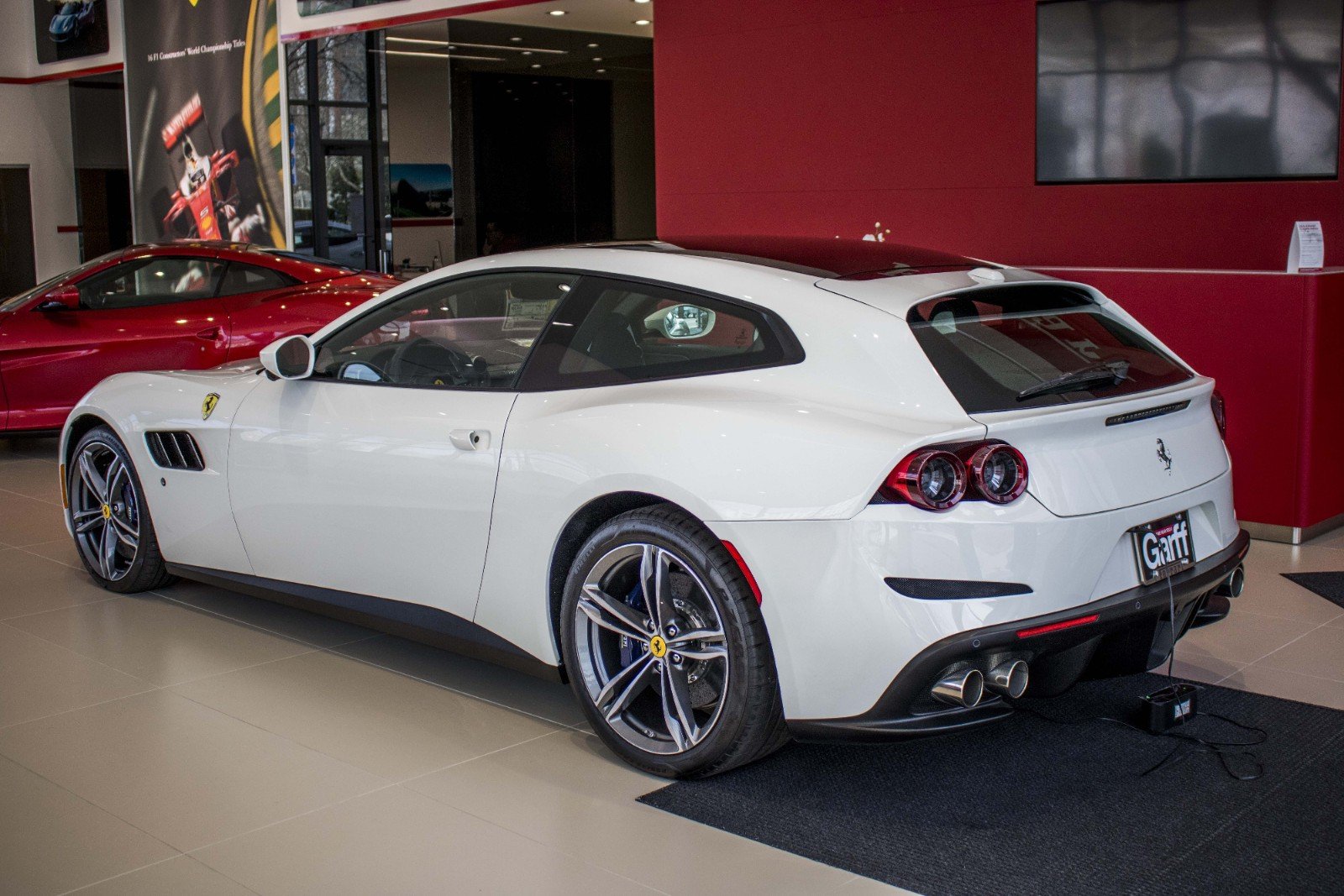 Ferrari GTC4Lusso V12, 8/17