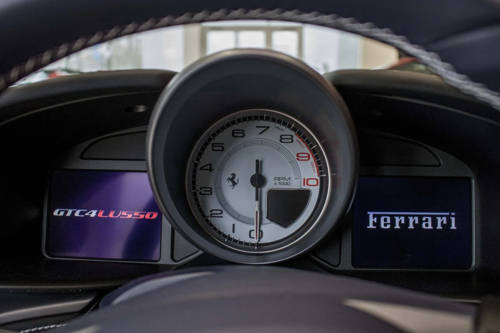 Ferrari GTC4Lusso V12 interior, Blue