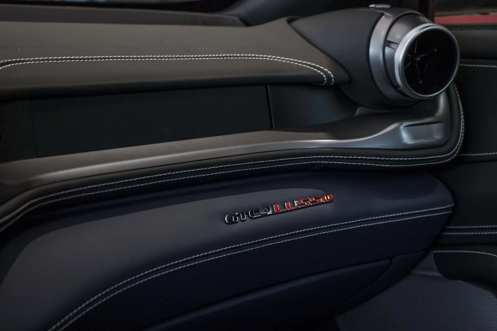 Ferrari GTC4Lusso V12 interior, Blue