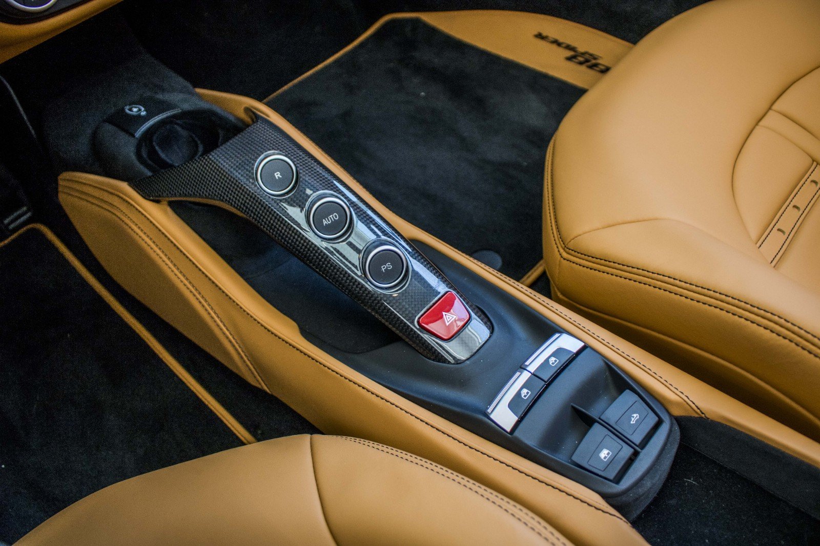 Ferrari 488 Spider, 11/16