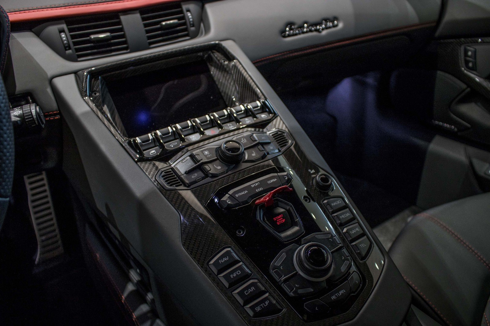 2018 Lamborghini Aventador S Roadster, 4/13