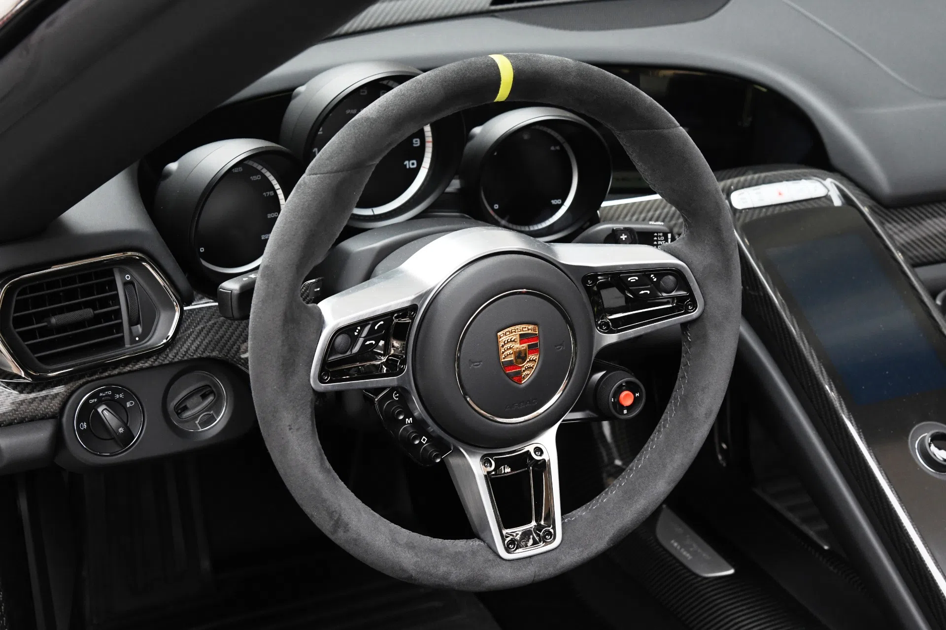 2015 Porsche 918 Spyder interior, Onyx Black