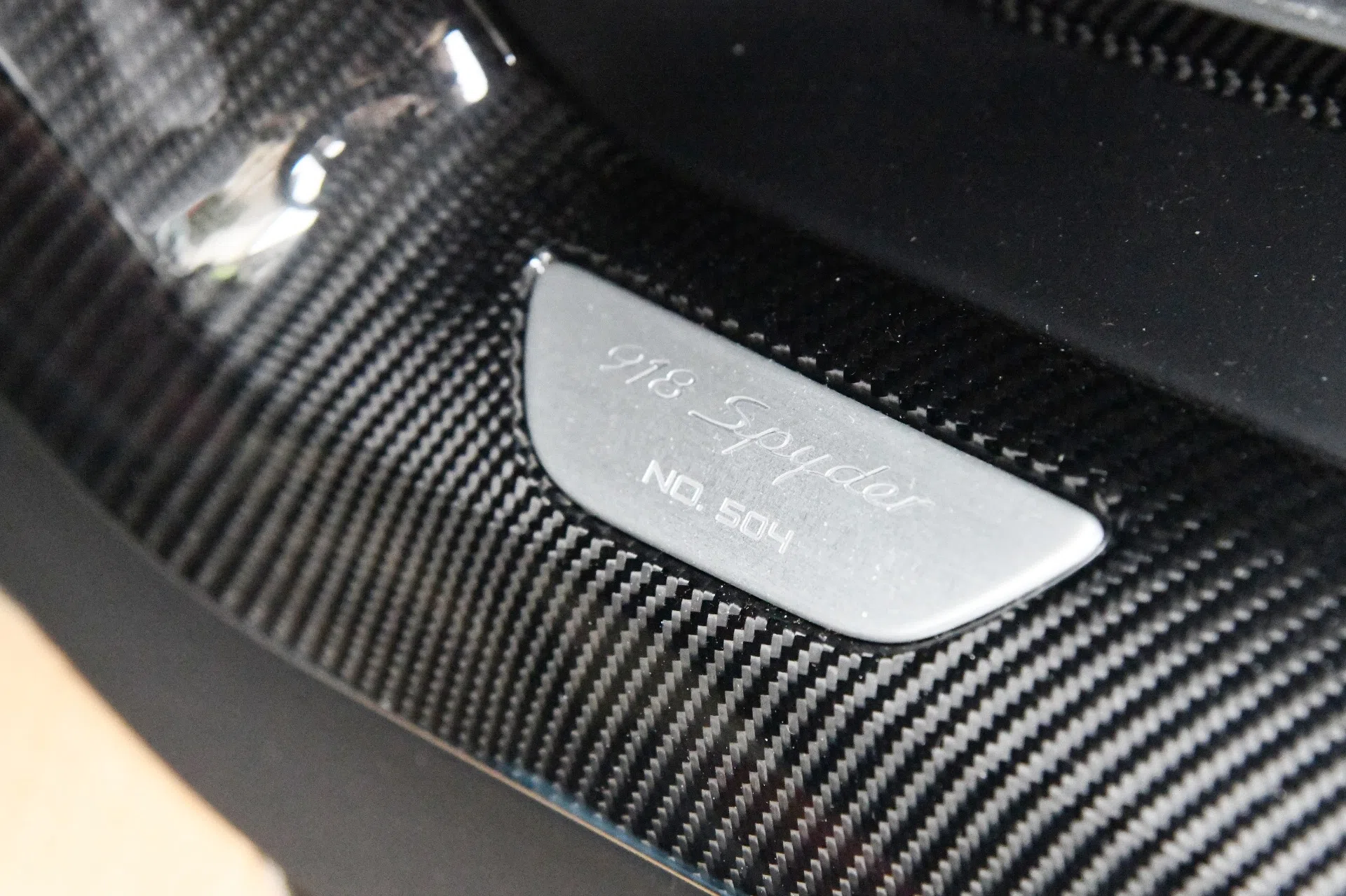 2015 Porsche 918 Spyder interior, door sill, Onyx Black