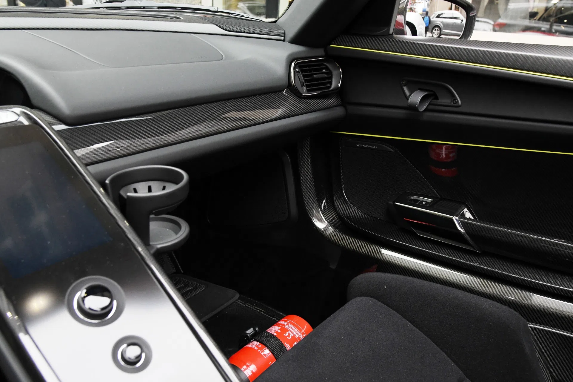 2015 Porsche 918 Spyder interior, Onyx Black