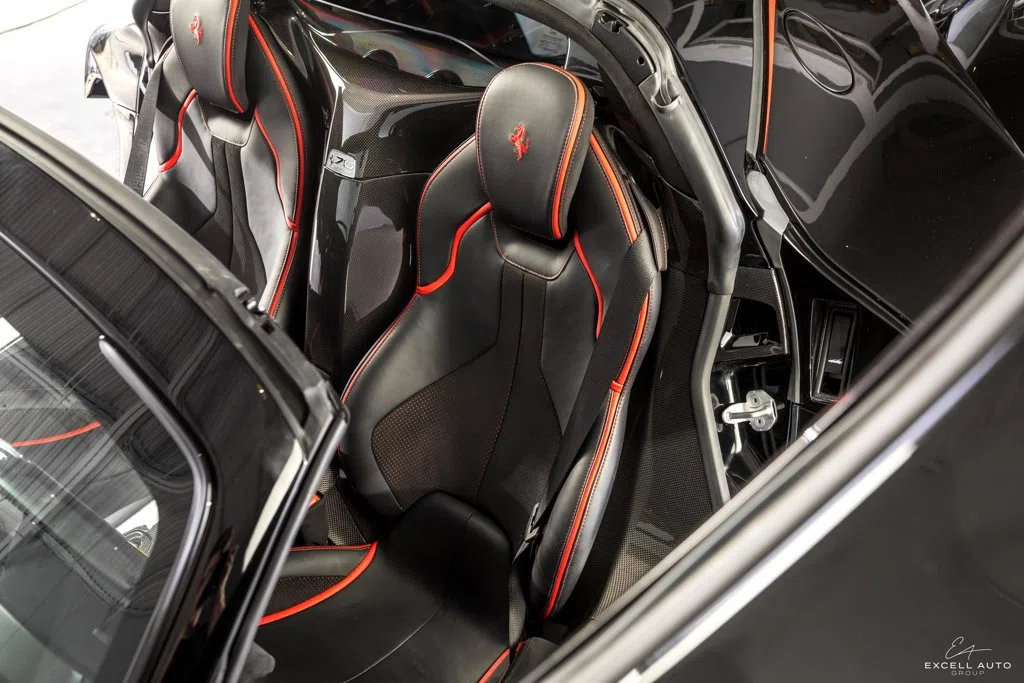 2017 Ferrari LaFerrari Aperta interior, seats, Pelle Nera Dettagli Rossi Leather