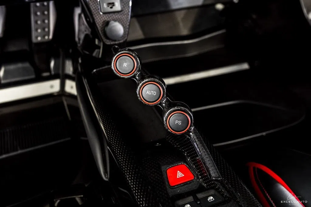 2017 Ferrari LaFerrari Aperta interior, center console, Pelle Nera Dettagli Rossi Leather