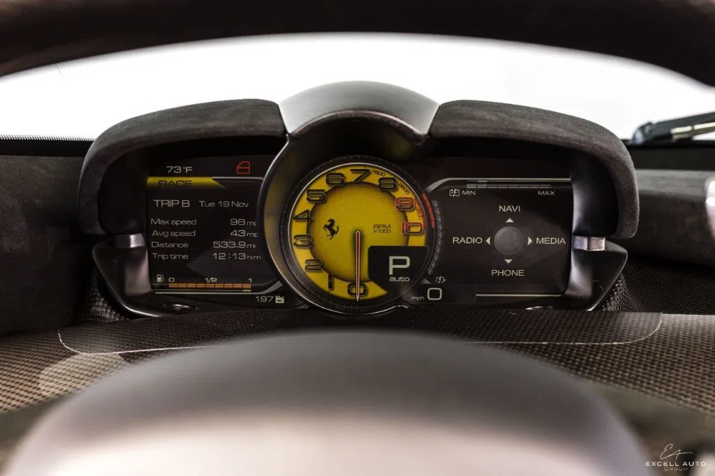 2017 Ferrari LaFerrari Aperta interior, Pelle Nera Dettagli Rossi Leather