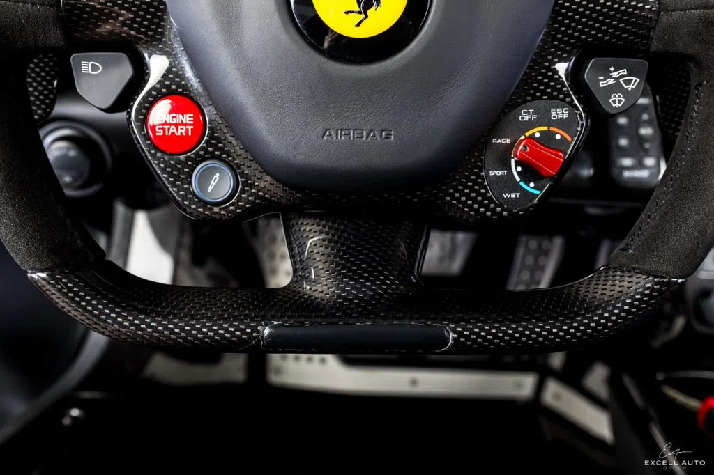 2017 Ferrari LaFerrari Aperta interior, steering wheel, Pelle Nera Dettagli Rossi Leather