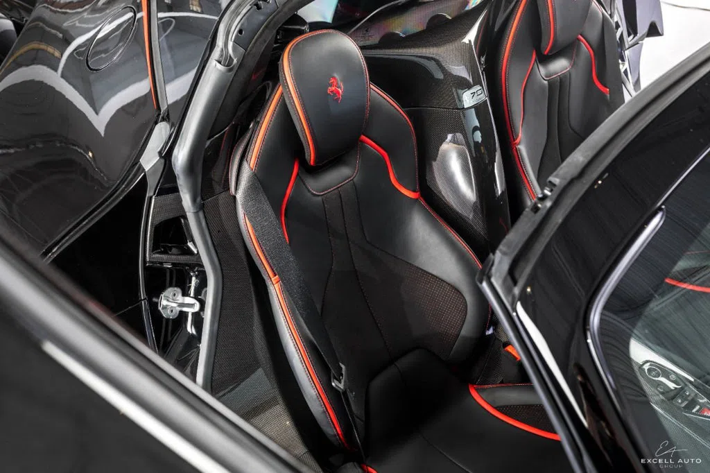 2017 Ferrari LaFerrari Aperta interior, seats, Pelle Nera Dettagli Rossi Leather