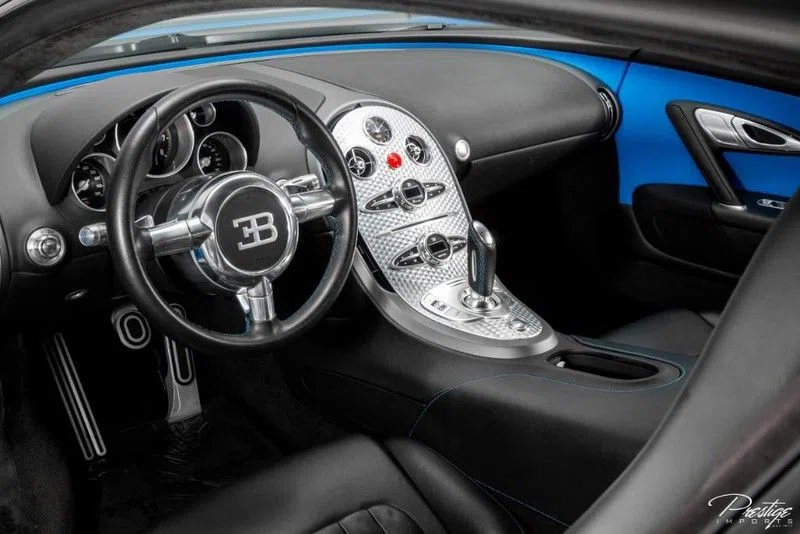 2010 Bugatti Veyron interior, dashboard, Black
