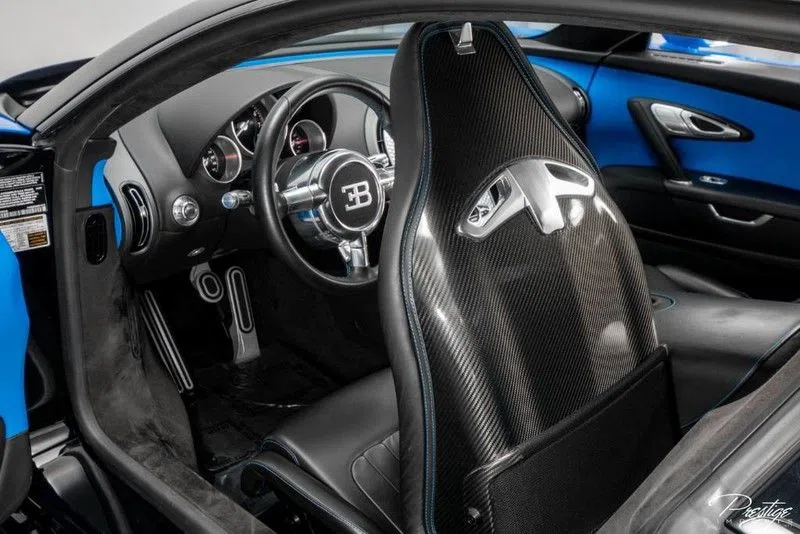 2010 Bugatti Veyron interior, seats, Black