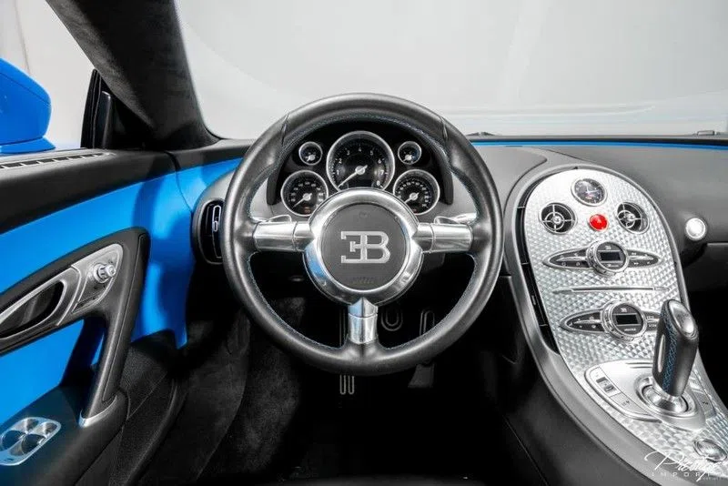 2010 Bugatti Veyron interior, Black