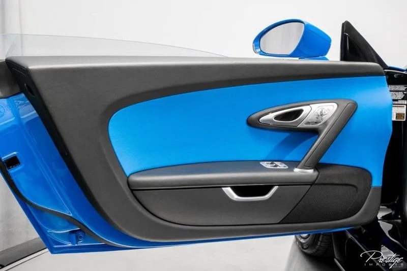 2010 Bugatti Veyron interior, door panel, Black