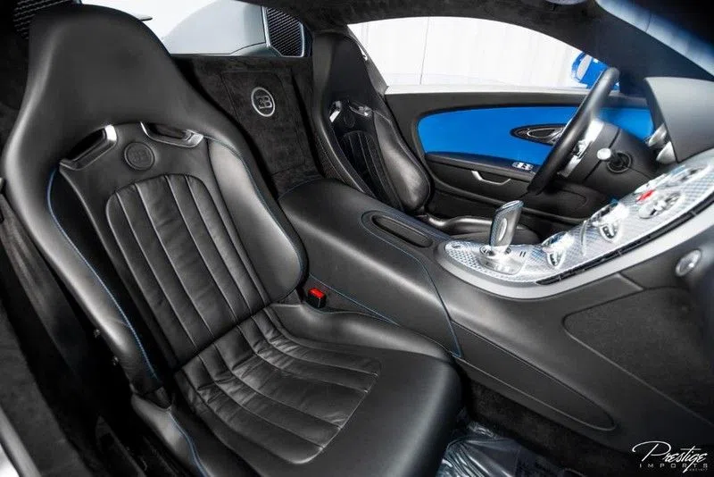 2010 Bugatti Veyron interior, seats, Black