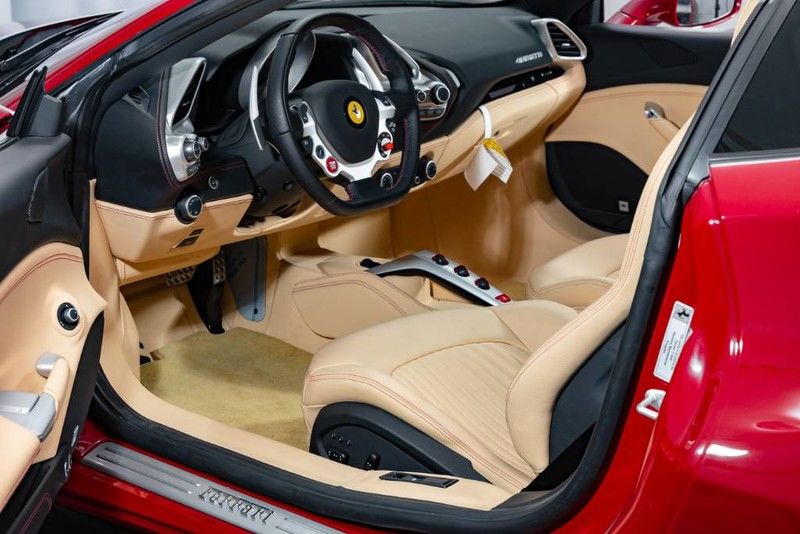 2018 Ferrari 488 GTB 70th Anniversary Edition, 16/20