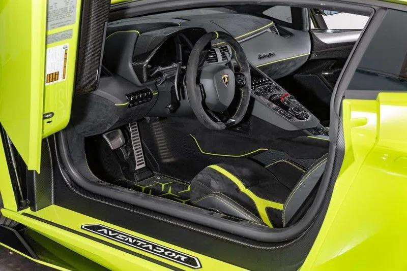 2019 Lamborghini Aventador SVJ interior, Green