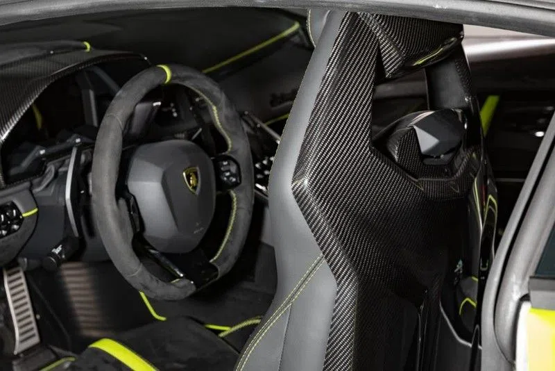 2019 Lamborghini Aventador SVJ interior, Green