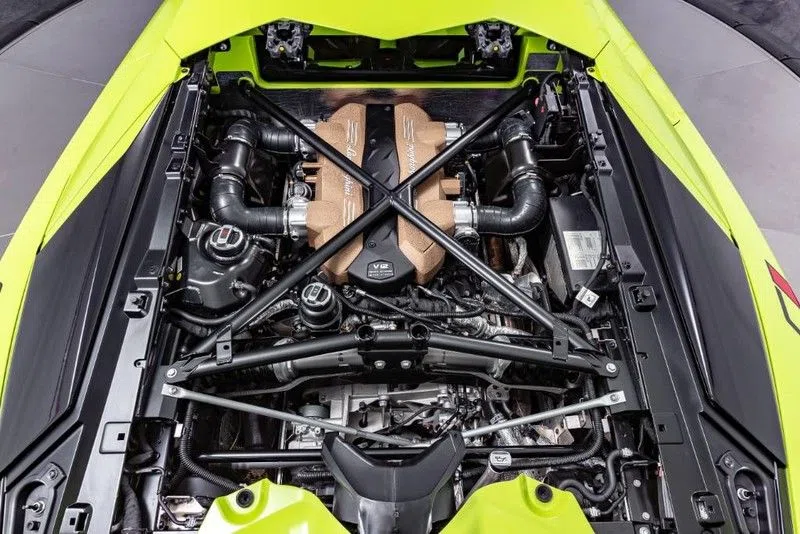 2019 Lamborghini Aventador SVJ engine