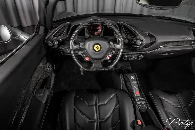 2018 Ferrari 488 Spider interior, Nero