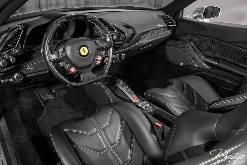 2018 Ferrari 488 Spider interior, Nero