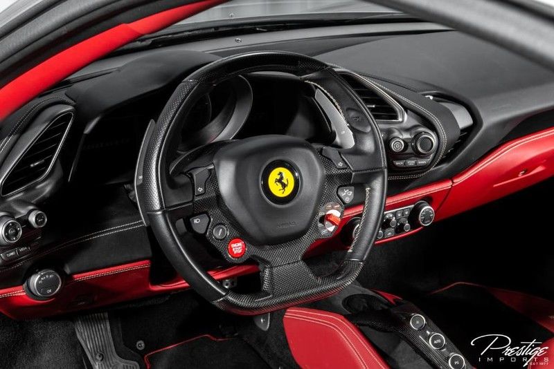 2016 Ferrari 488 GTB, 2/18